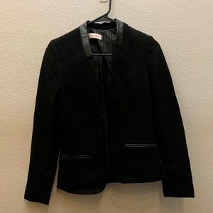 Cute Blazer with padded shoulder